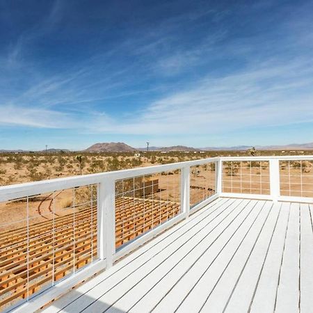 The Farmhouse Retreat: 5 Acres, Hot Tub, Sleeps 10, Ac Joshua Tree Exterior photo