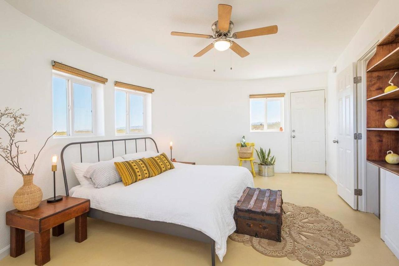 The Farmhouse Retreat: 5 Acres, Hot Tub, Sleeps 10, Ac Joshua Tree Exterior photo