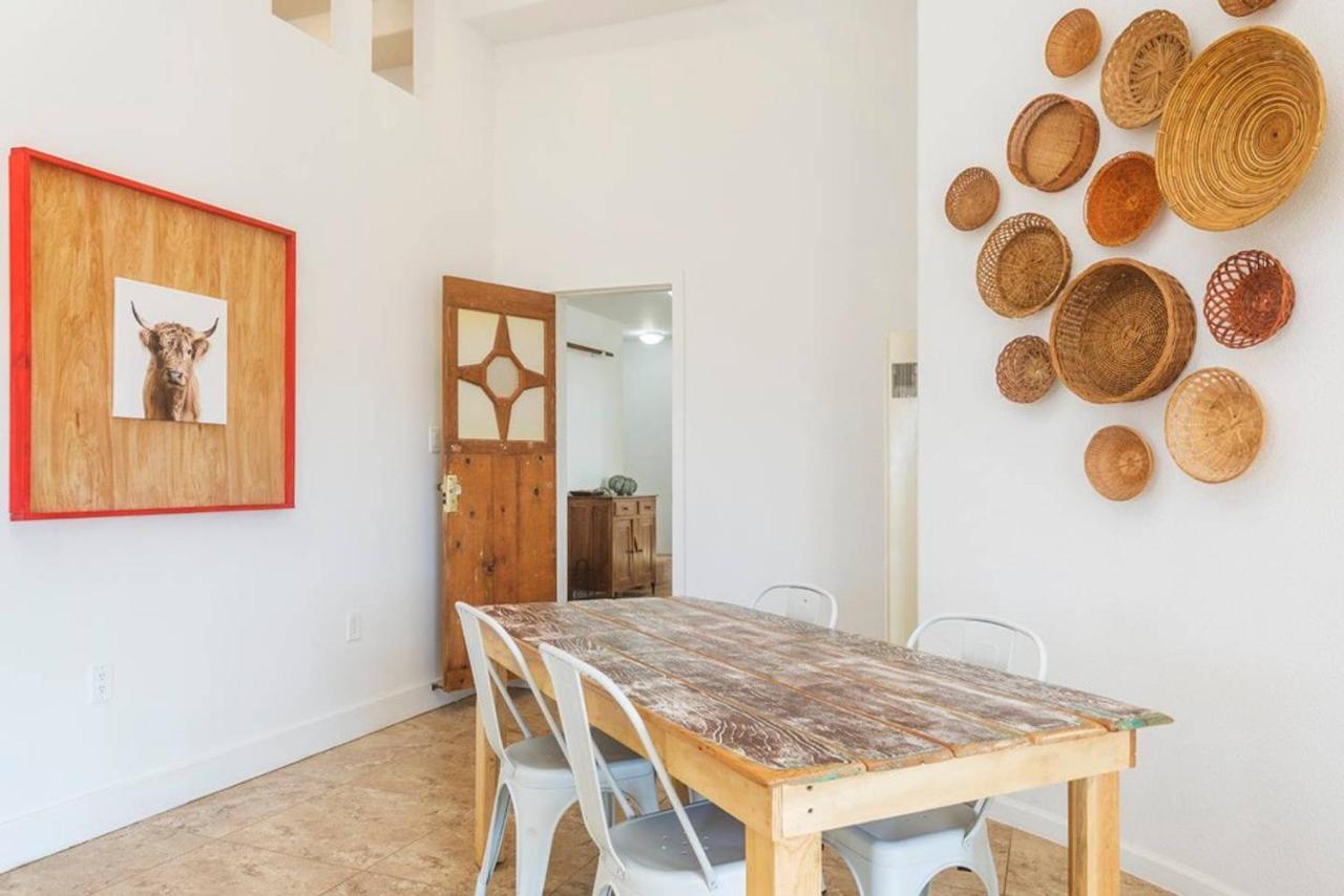 The Farmhouse Retreat: 5 Acres, Hot Tub, Sleeps 10, Ac Joshua Tree Exterior photo