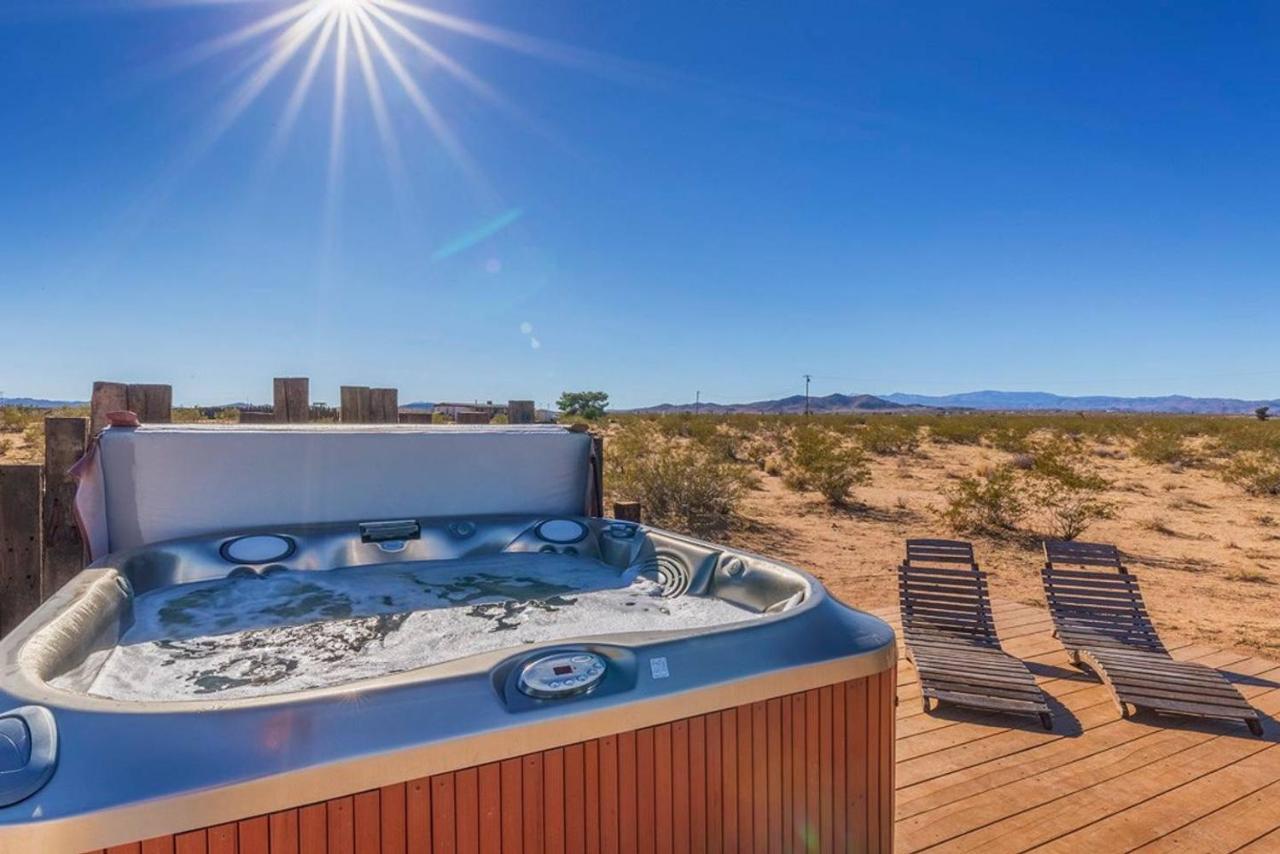 The Farmhouse Retreat: 5 Acres, Hot Tub, Sleeps 10, Ac Joshua Tree Exterior photo