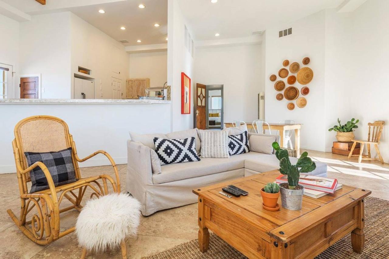 The Farmhouse Retreat: 5 Acres, Hot Tub, Sleeps 10, Ac Joshua Tree Exterior photo